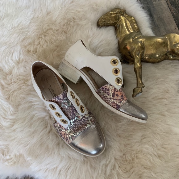 Unity in Diversity leather flat Like New Sz 37 - Picture 1 of 7